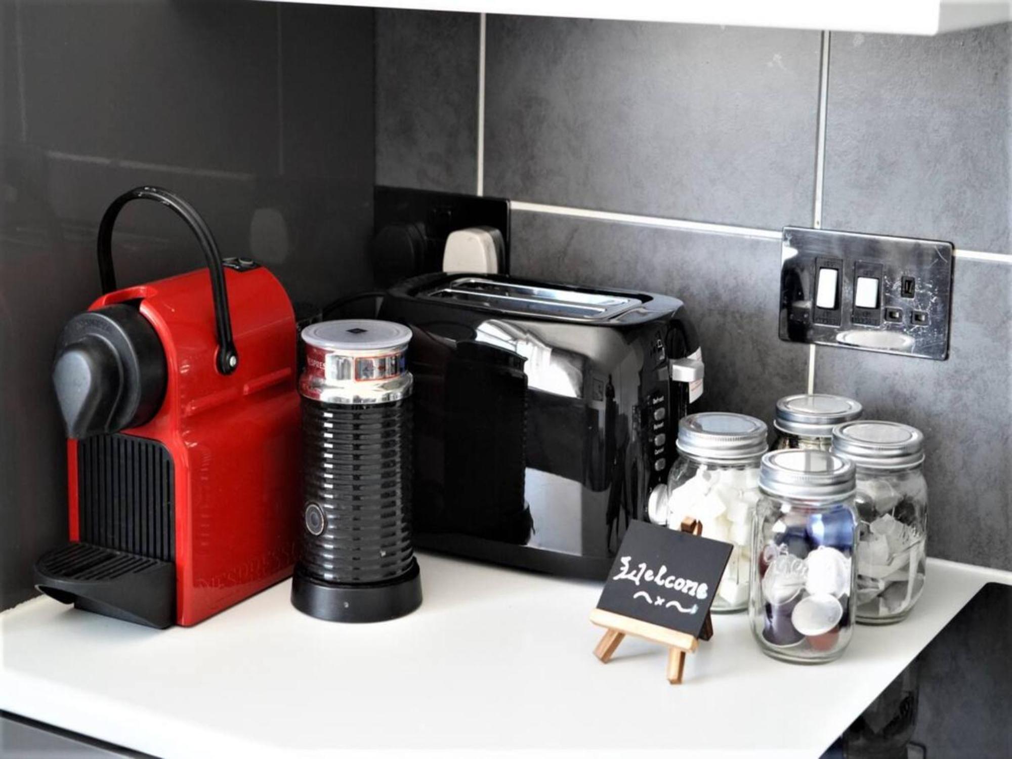 Newly Renovated Ideally Situated 2 Bedroom Flat Bournemouth Exteriör bild