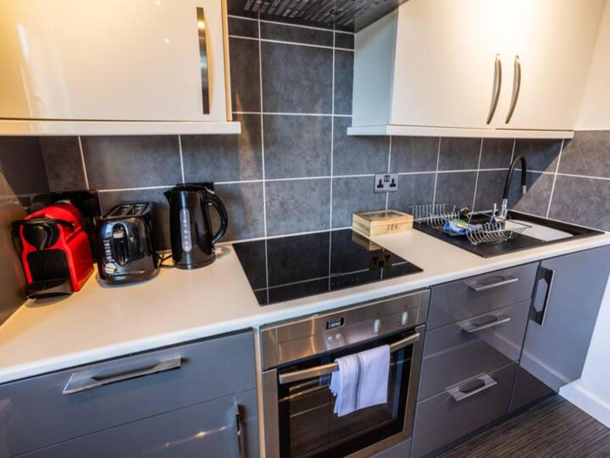Newly Renovated Ideally Situated 2 Bedroom Flat Bournemouth Exteriör bild