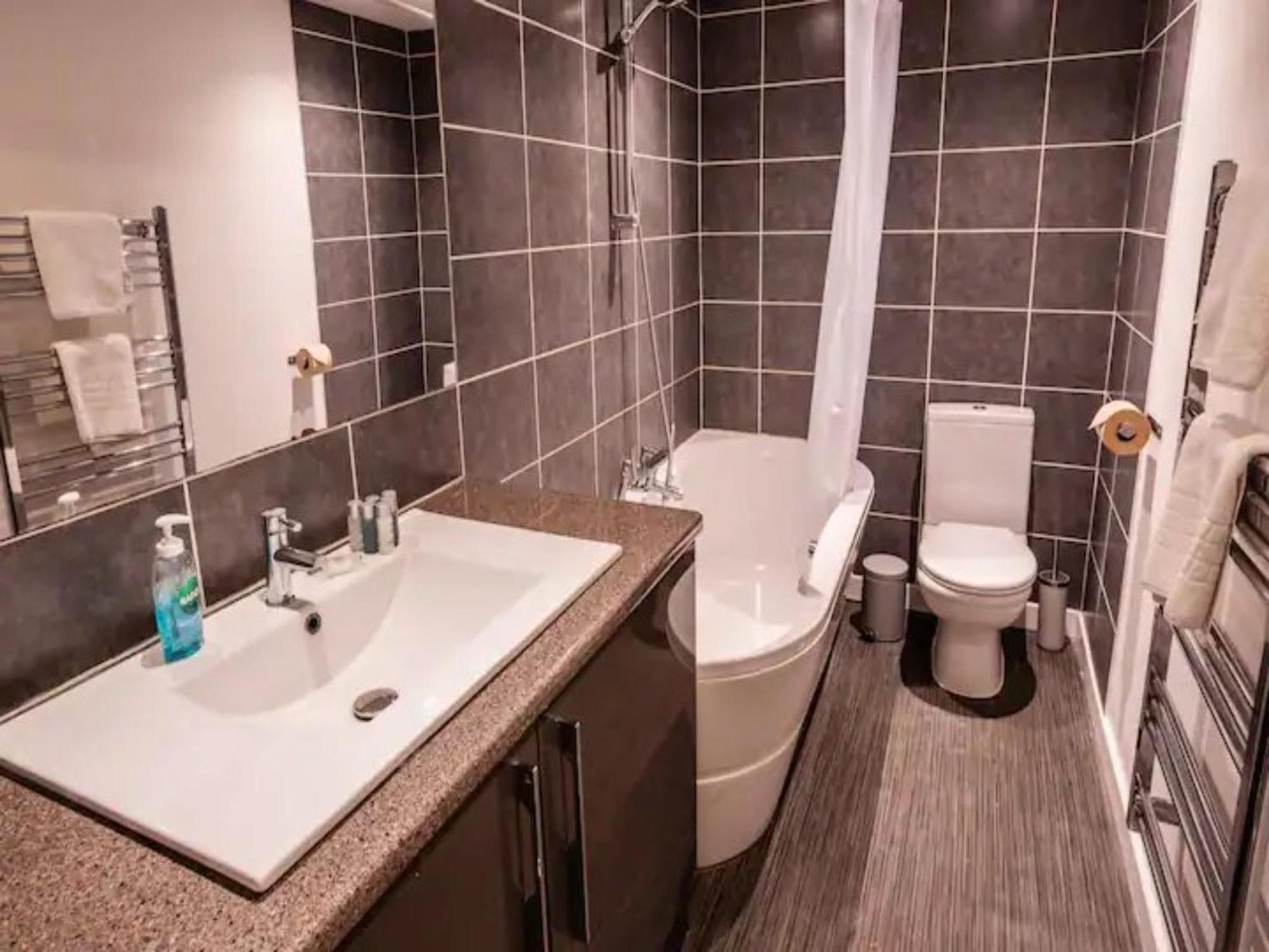 Newly Renovated Ideally Situated 2 Bedroom Flat Bournemouth Exteriör bild