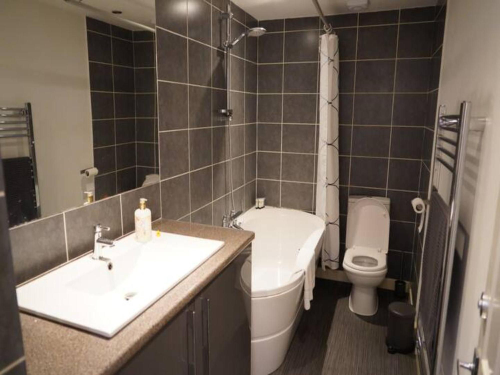 Newly Renovated Ideally Situated 2 Bedroom Flat Bournemouth Exteriör bild